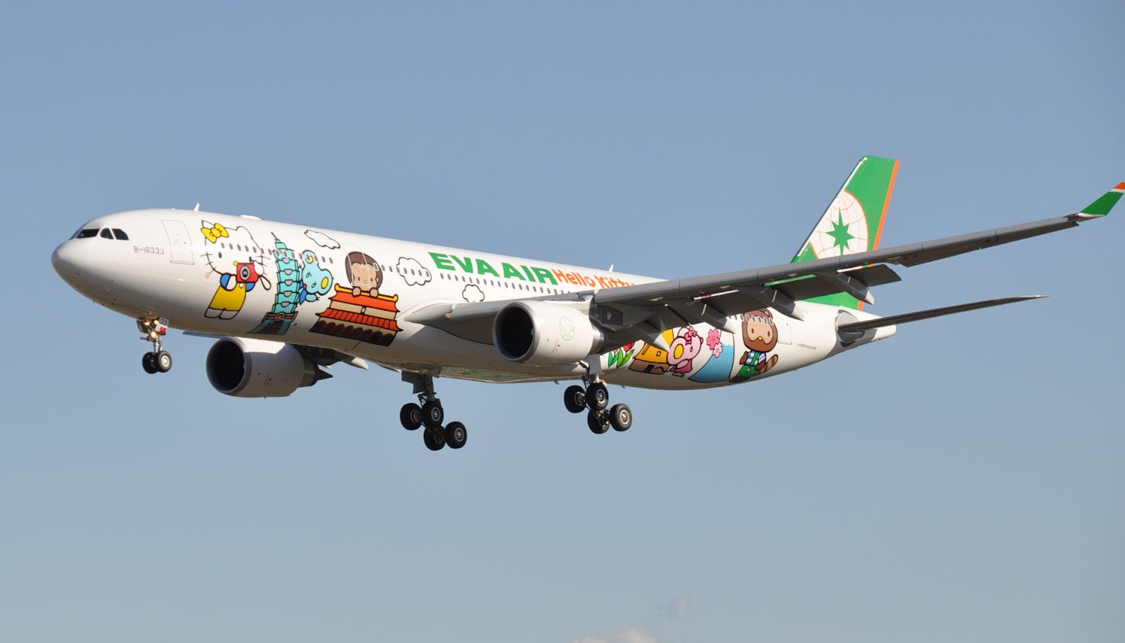 EVA-Hello-Kitty-Global-Jet-in-the-Air