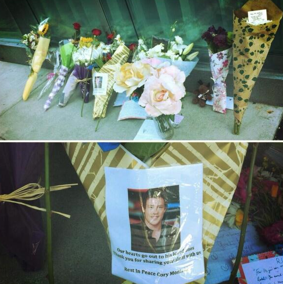 Los fans de Cory Monteith le llevaron flores al hotel dond fallació